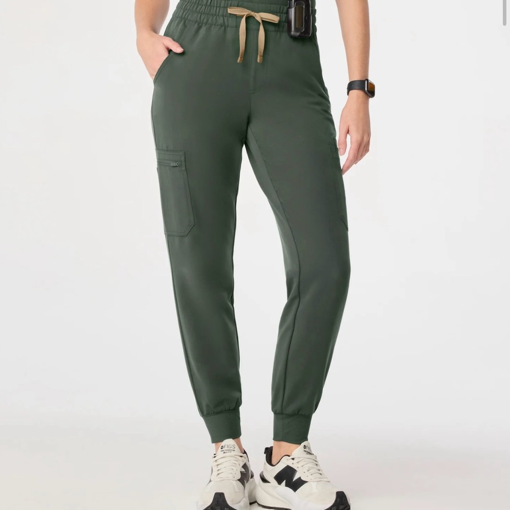 NEW! Moss Green Women’s Figs Jogger Scrub Pants